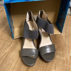 Sechelles grey wedges